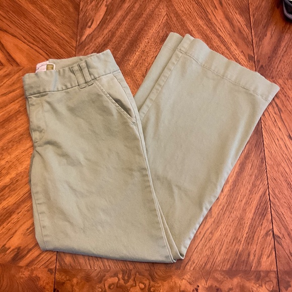 OLD NAVY green women’s pants - size 8 - Picture 1 of 6